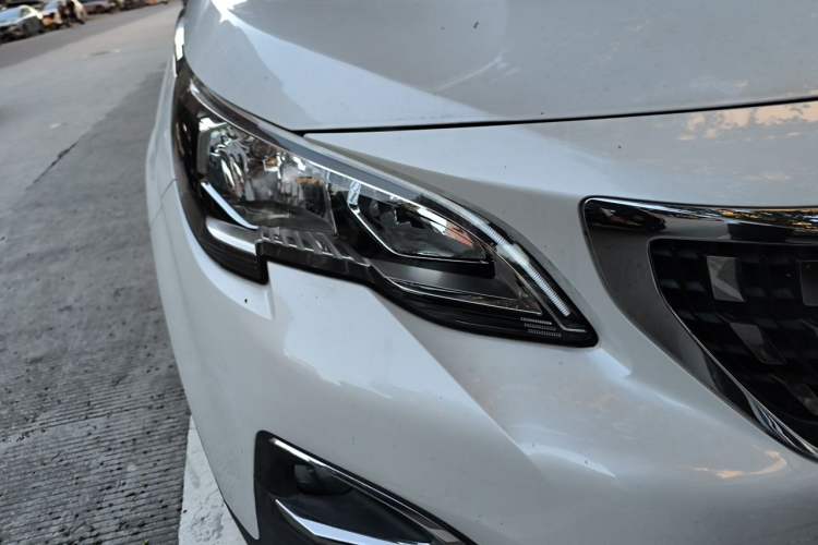 Used Peugeot 4008 2017 350THP Elite Edition Right Front Headlight