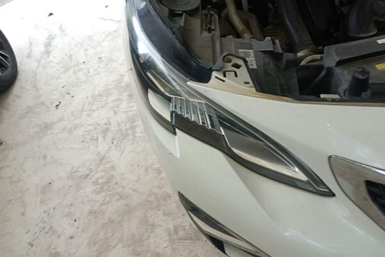 Used Peugeot 4008 2017 350THP Elite Edition Right Front Headlight