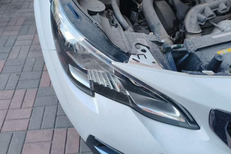 Used Peugeot 4008 2017 350THP Elite Edition Right Front Headlight
