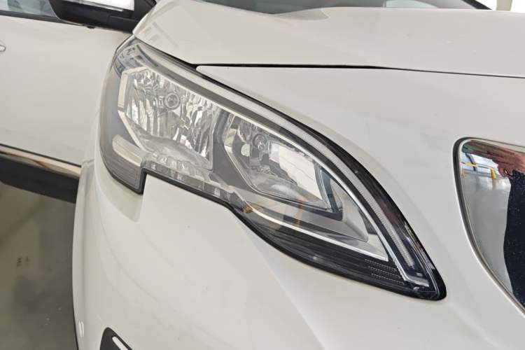 Used Peugeot 4008 2017 350THP Elite Edition Right Front Headlight