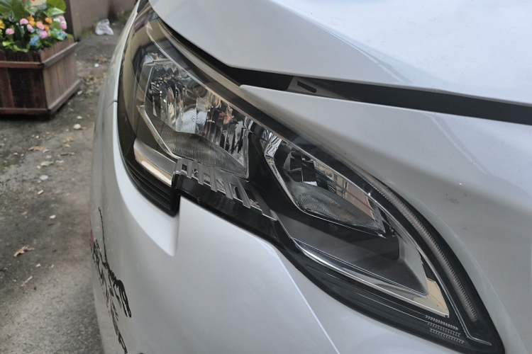 Used Peugeot 4008 2017 350THP Elite Edition Right Front Headlight