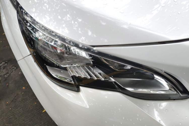 Used Peugeot 4008 2017 350THP Luxury Edition Right Front Headlight
