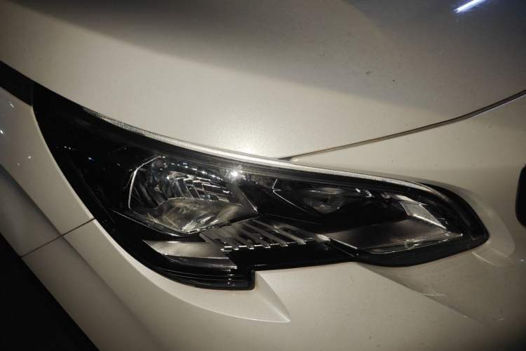Used Peugeot 4008 2017 350THP Elite Edition Right Front Headlight