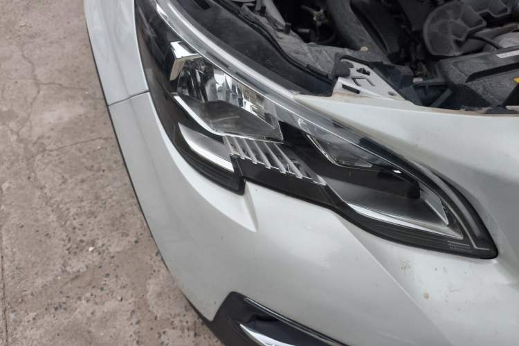 Used Peugeot 4008 2017 350THP Elite Edition Right Front Headlight