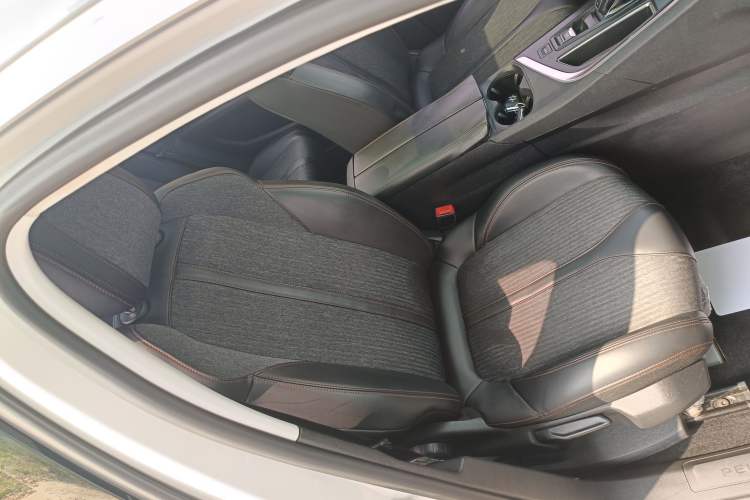 Used Peugeot 4008 2017 350THP Elite Edition Right Front Seat