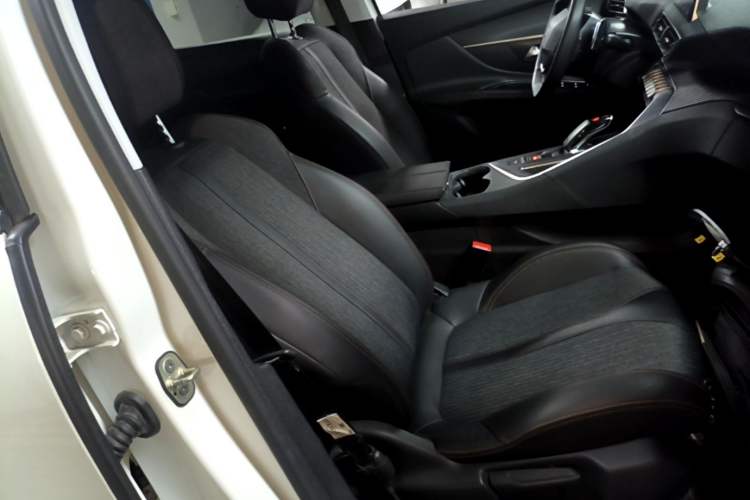Used Peugeot 4008 2017 350THP Elite Edition Right Front Seat