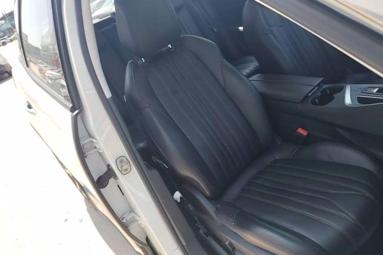 Used Peugeot 4008 2017 350THP Elite Edition Right Front Seat