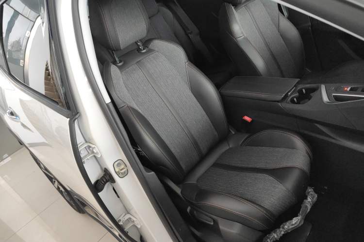 Used Peugeot 4008 2017 350THP Elite Edition Right Front Seat