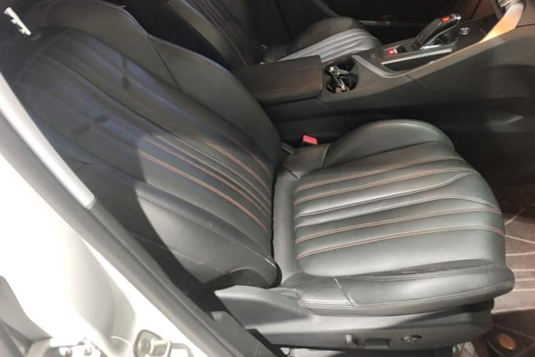 Used Peugeot 4008 2017 350THP Elite Edition Right Front Seat