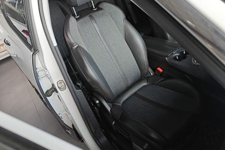 Used Peugeot 4008 2017 350THP Elite Edition Right Front Seat