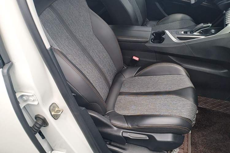 Used Peugeot 4008 2017 350THP Elite Edition Right Front Seat