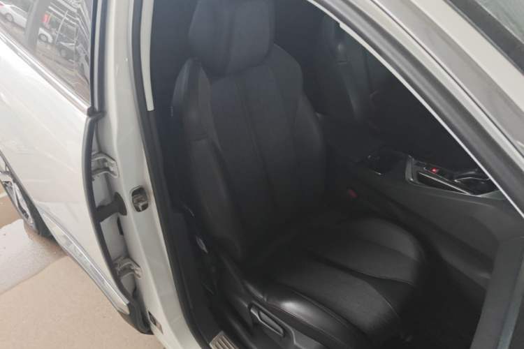 Used Peugeot 4008 2017 350THP Elite Edition Right Front Seat