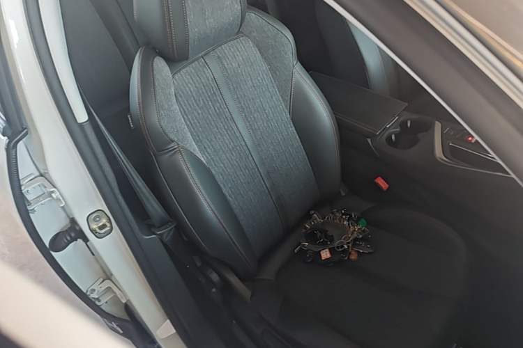 Used Peugeot 4008 2017 350THP Elite Edition Right Front Seat