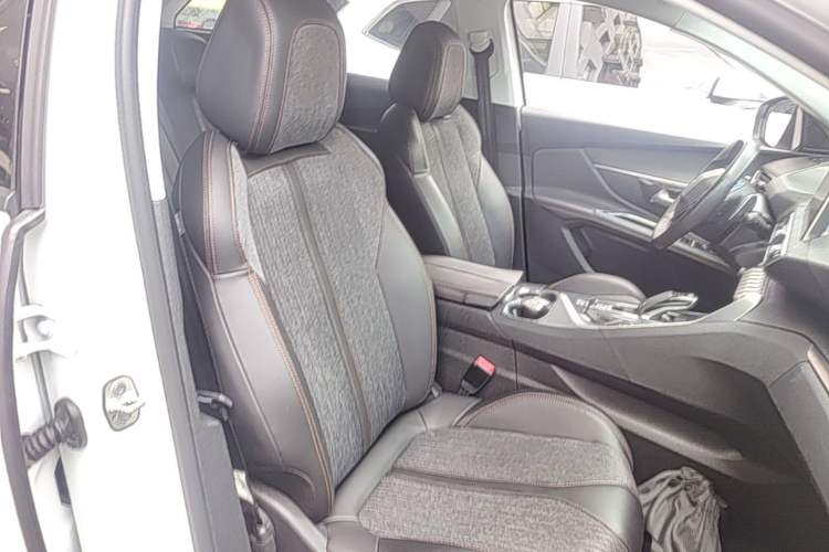 Used Peugeot 4008 2017 350THP Elite Edition Right Front Seat