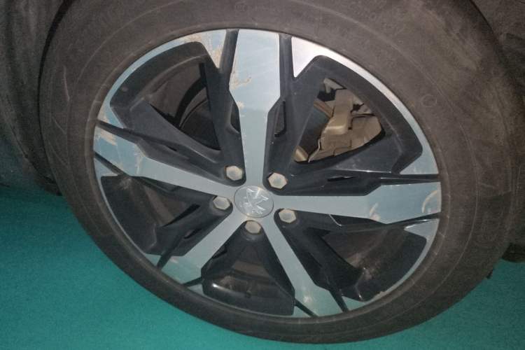 Used Peugeot 4008 2017 350THP Elite Edition Right Front Wheel Hub