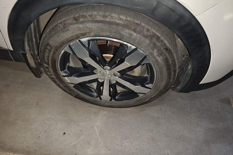 Used Peugeot 4008 2017 350THP Elite Edition Right Front Wheel Hub