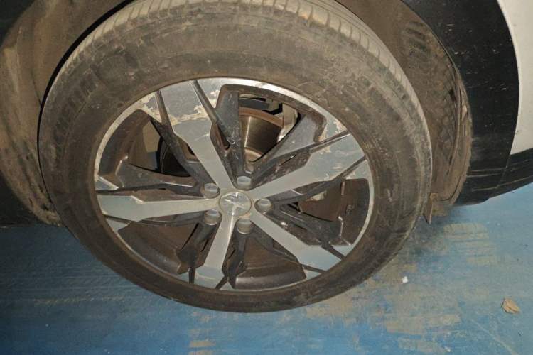 Used Peugeot 4008 2017 350THP Elite Edition Right Front Wheel Hub