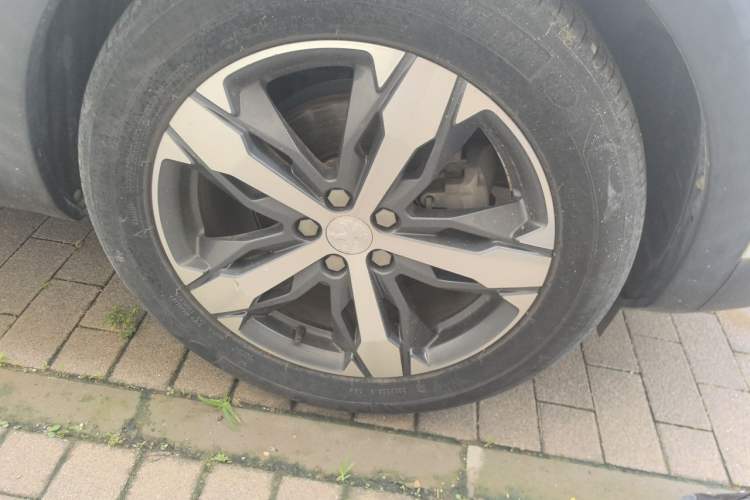 Used Peugeot 4008 2017 350THP Elite Edition Right Front Wheel Hub