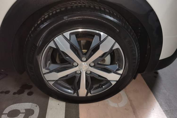 Used Peugeot 4008 2017 350THP Elite Edition Right Front Wheel Hub