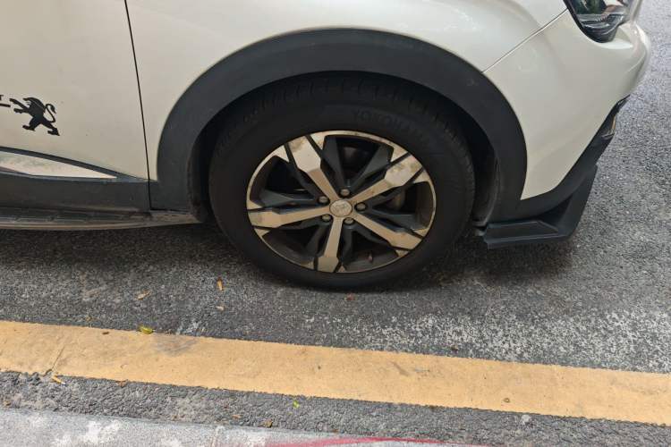 Used Peugeot 4008 2017 350THP Elite Edition Right Front Wheel Hub