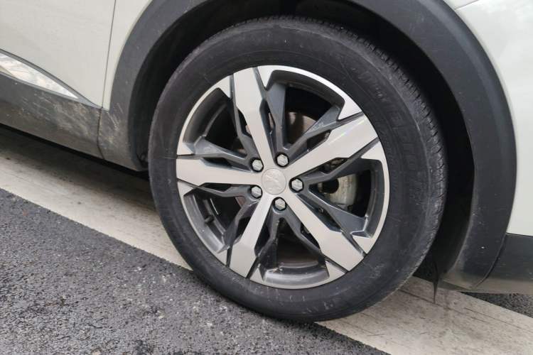 Used Peugeot 4008 2017 350THP Elite Edition Right Front Wheel Hub