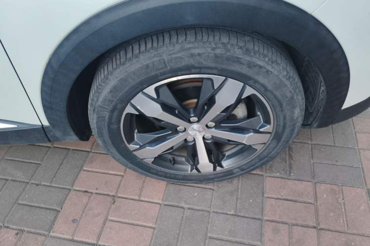 Used Peugeot 4008 2017 350THP Elite Edition Right Front Wheel Hub