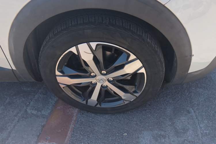 Used Peugeot 4008 2017 350THP Elite Edition Right Front Wheel Hub