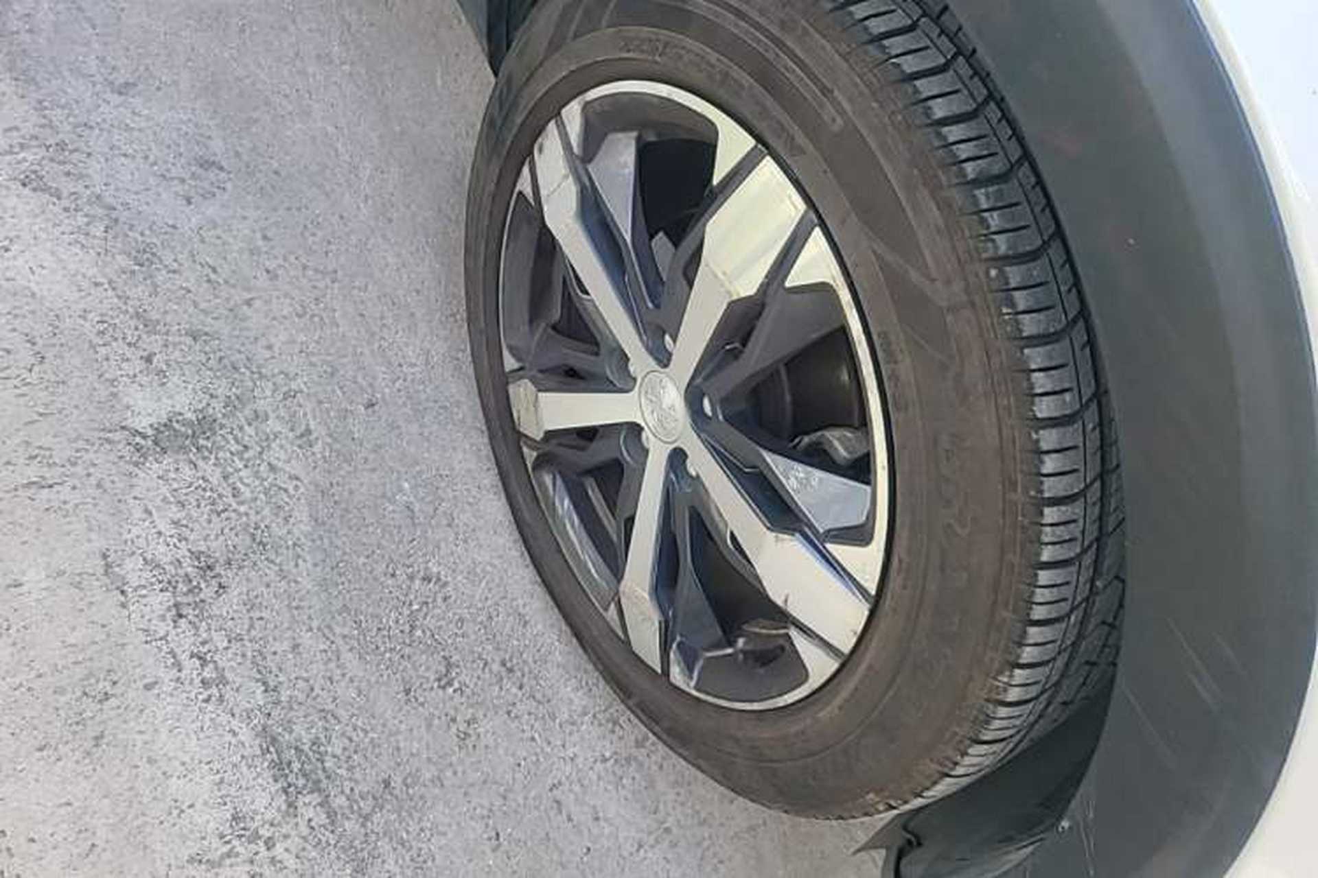 Used Peugeot 4008 2017 350THP Elite Edition Right Front Wheel Hub