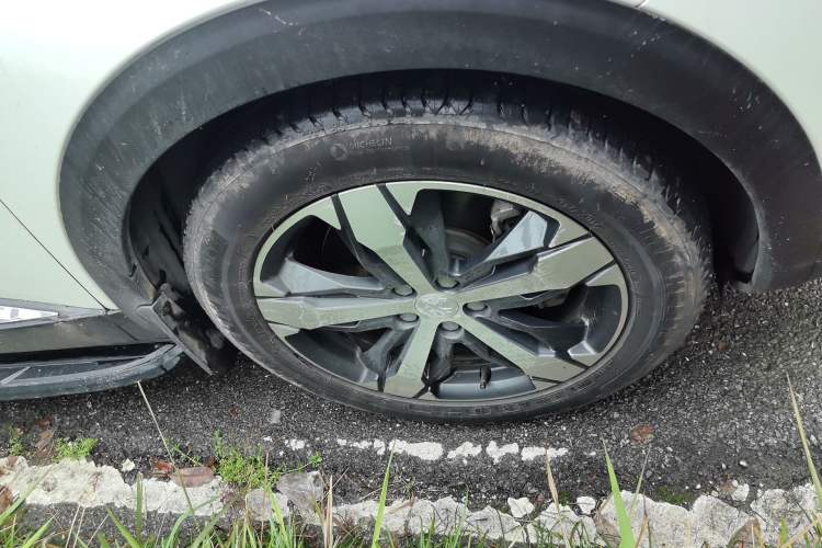 Used Peugeot 4008 2017 380THP Elite Edition Right Front Wheel Hub