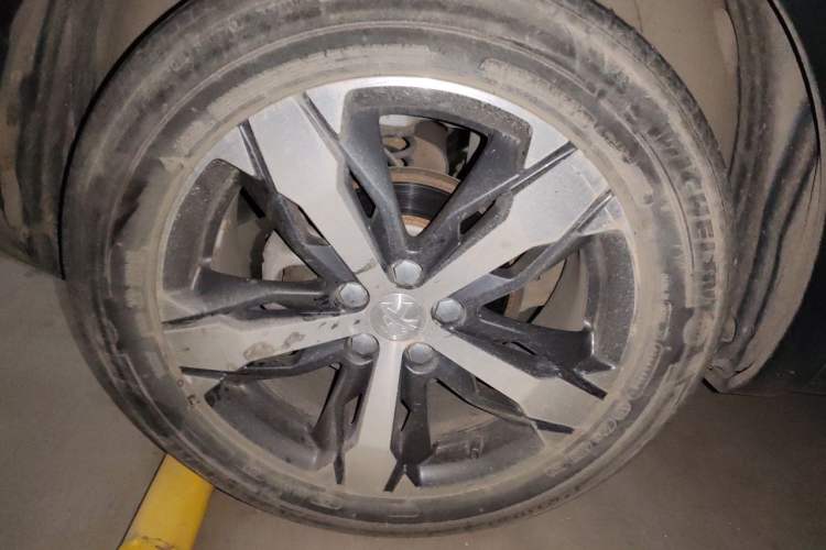Used Peugeot 4008 2017 350THP Elite Edition Right Front Wheel Hub