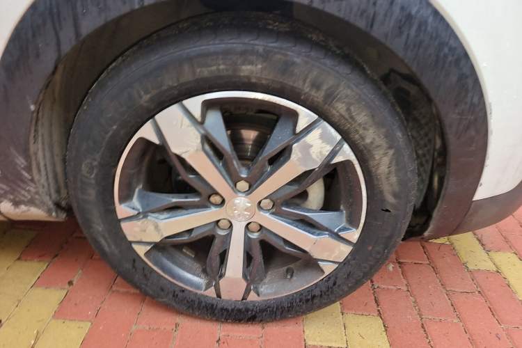 Used Peugeot 4008 2017 350THP Elite Edition Right Front Wheel Hub