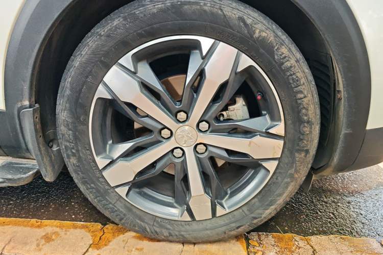 Used Peugeot 4008 2017 350THP Elite Edition Right Front Wheel Hub