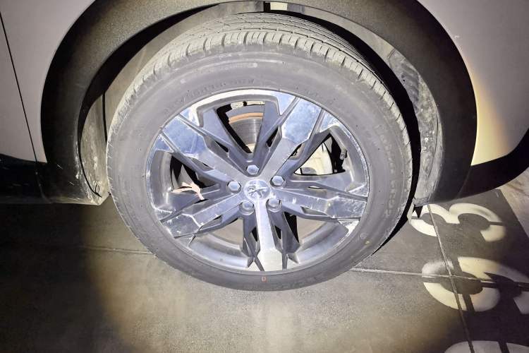 Used Peugeot 4008 2017 350THP Elite Edition Right Front Wheel Hub