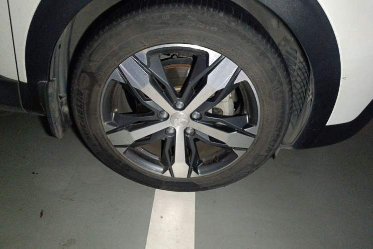 Used Peugeot 4008 2017 350THP Elite Edition Right Front Wheel Hub