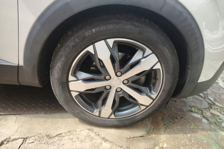 Used Peugeot 4008 2017 350THP Elite Edition Right Front Wheel Hub