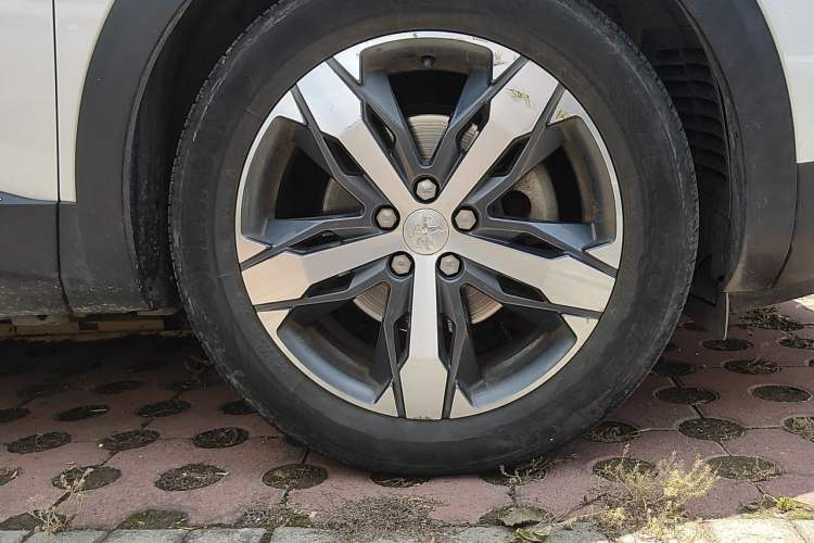 Used Peugeot 4008 2017 350THP Elite Edition Right Front Wheel Hub
