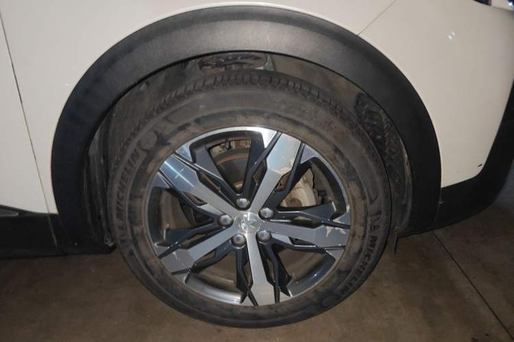 Used Peugeot 4008 2017 350THP Elite Edition Right Front Wheel Hub