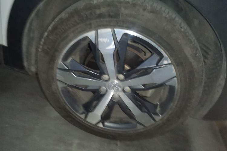 Used Peugeot 4008 2017 350THP Elite Edition Right Front Wheel Hub