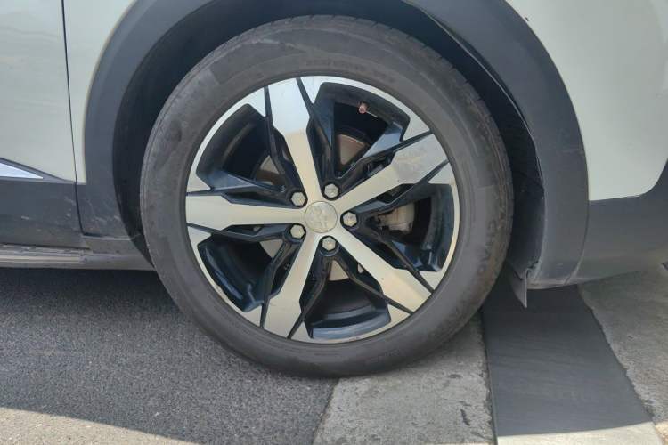 Used Peugeot 4008 2017 350THP Elite Edition Right Front Wheel Hub