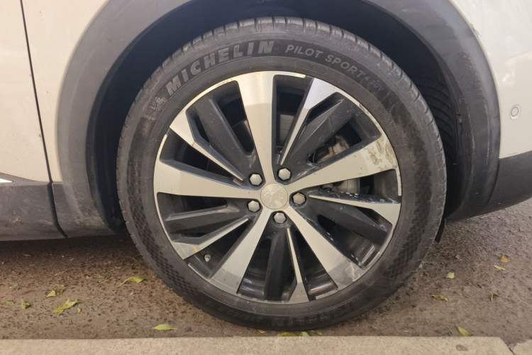 Used Peugeot 4008 2017 380THP Luxury GT Edition Right Front Wheel Hub