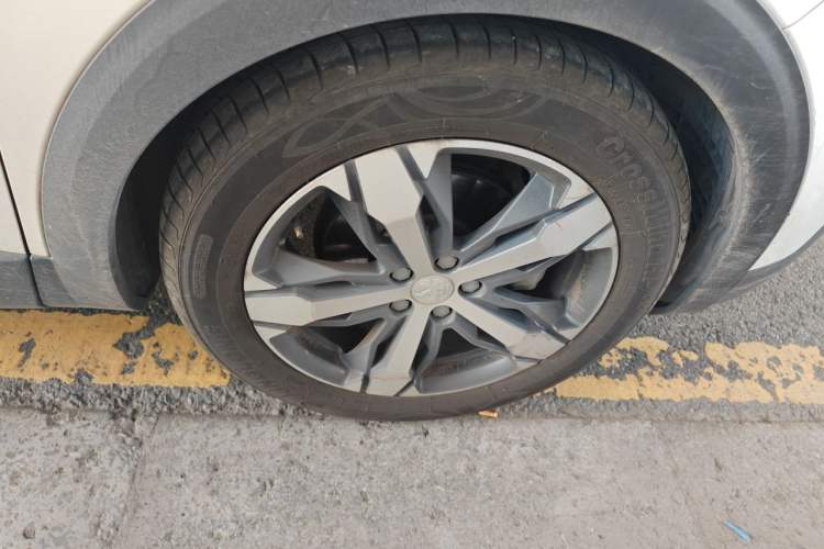 Used Peugeot 4008 2017 350THP Elite Edition Right Front Wheel Hub