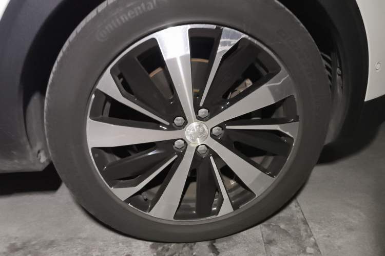 Used Peugeot 4008 2017 380THP Luxury GT Edition Right Front Wheel Hub