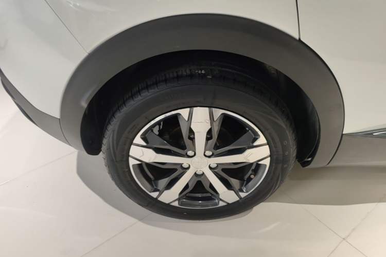 Used Peugeot 4008 2017 350THP Elite Edition Right Rear Wheel Hub