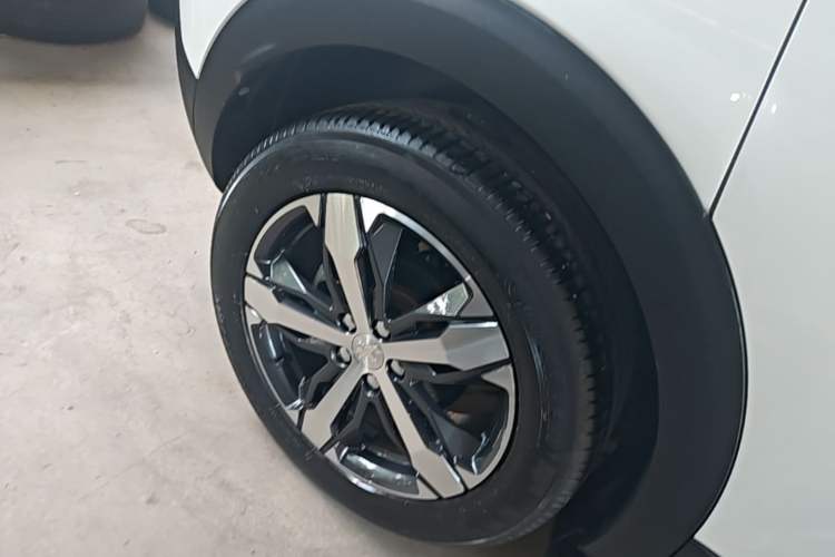 Used Peugeot 4008 2017 350THP Elite Edition Right Rear Wheel Hub