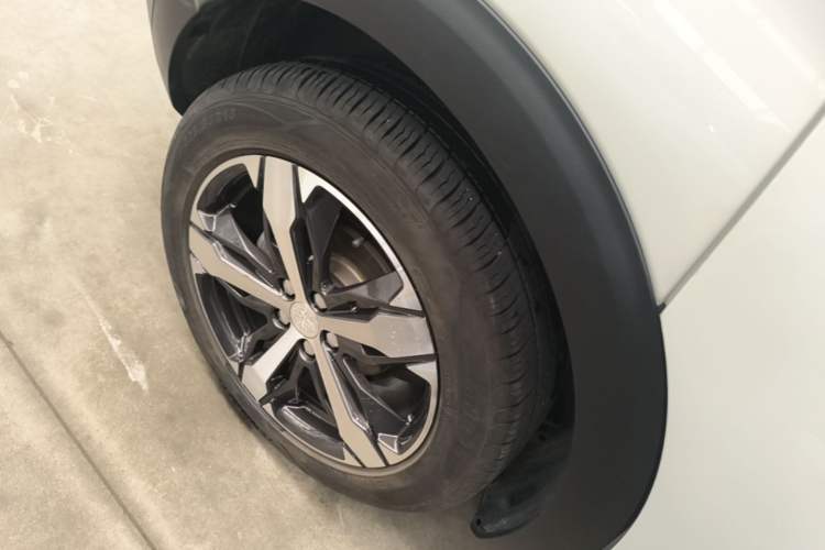 Used Peugeot 4008 2017 350THP Elite Edition Right Rear Wheel Hub