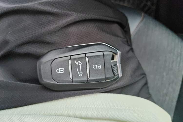 Used Peugeot 4008 2017 350THP Elite Edition Vehicle Key