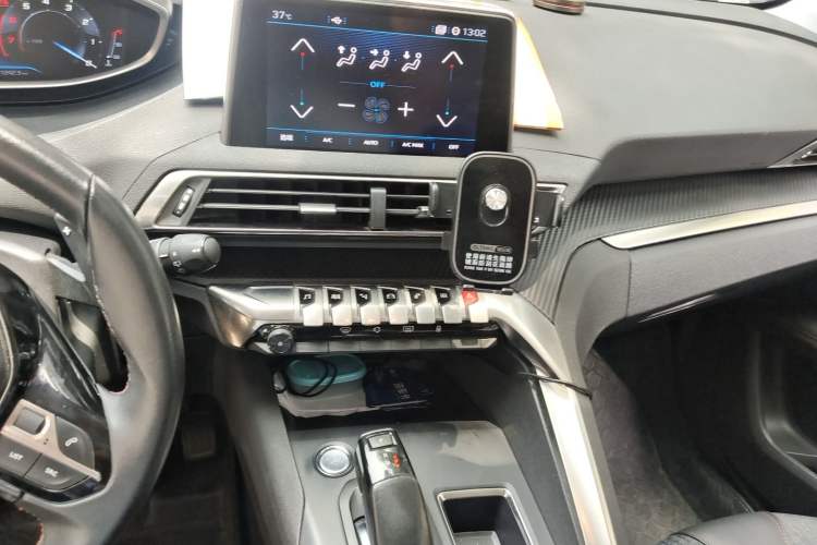 Used Peugeot 4008 2017 350THP Comfort Edition Audio And AC Panel