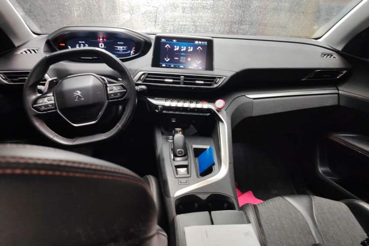 Used Peugeot 4008 2017 350THP Elite Edition Center Console