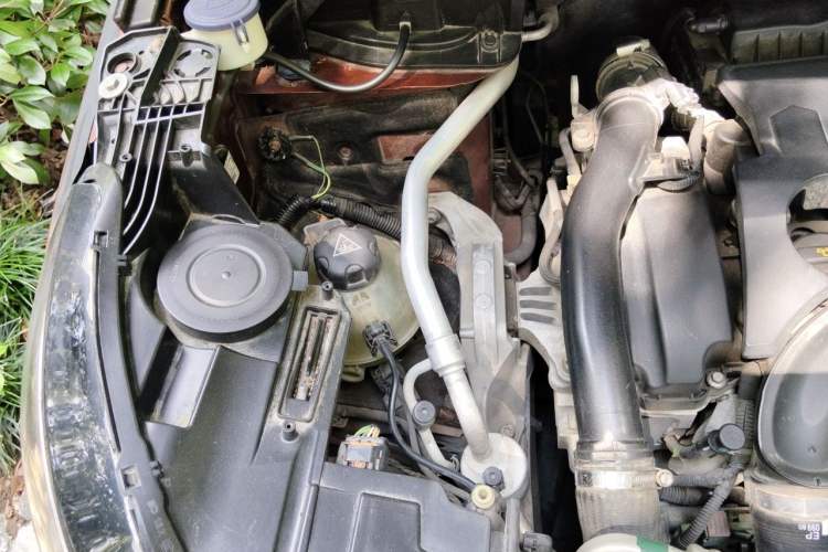 Used Peugeot 4008 2017 350THP Elite Edition Engine Bay Right