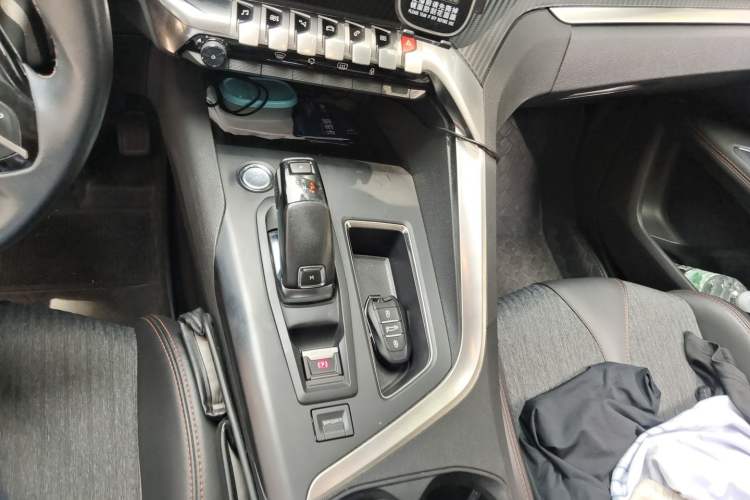 Used Peugeot 4008 2017 350THP Comfort Edition Gear Lever